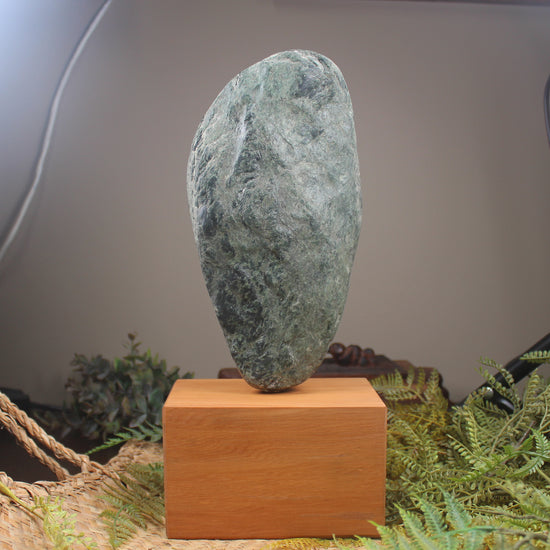 Freeform Pounamu Sculpture - Kawakawa Pounamu - NZ Greenstone