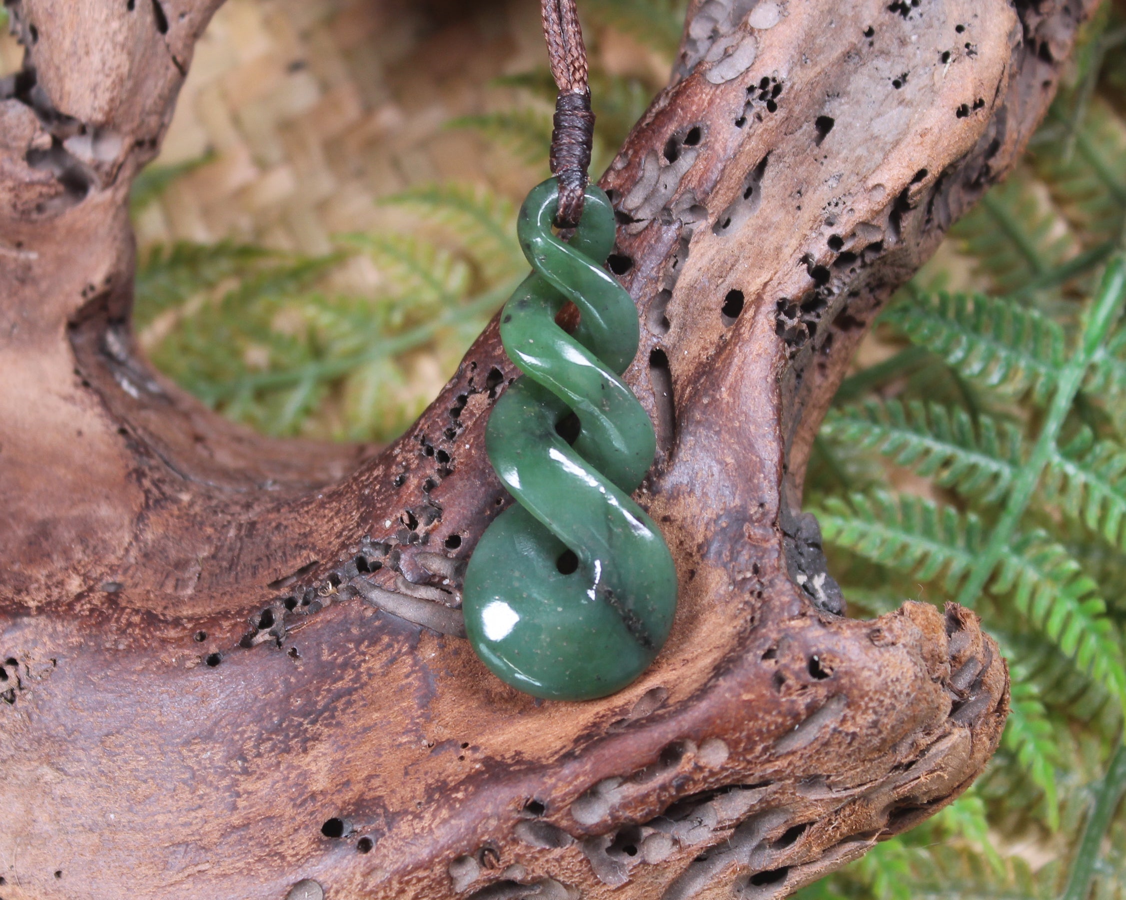 Twist or Pikorua carved from Hapopo Pounamu - NZ Greenstone