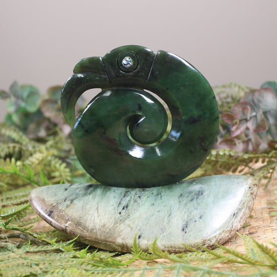 Koropepe sculpture - NZ Greenstone
