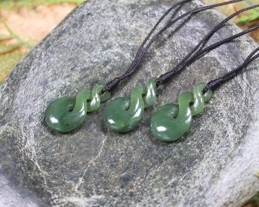 Twist or Pikorua Pendant carved from Hapopo Pounamu - NZ Greenstone
