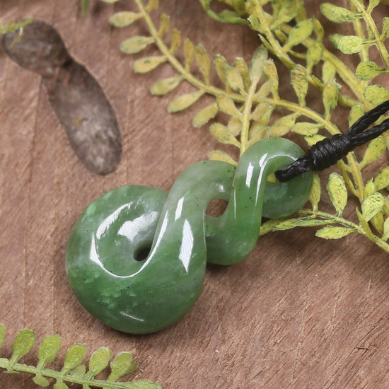 Twist or Pikorua carved from Hapopo Pounamu - NZ Greenstone