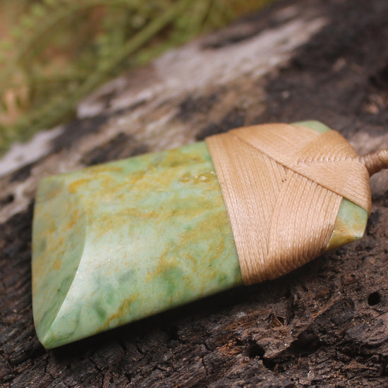 Flower Jade Pounamu Toki