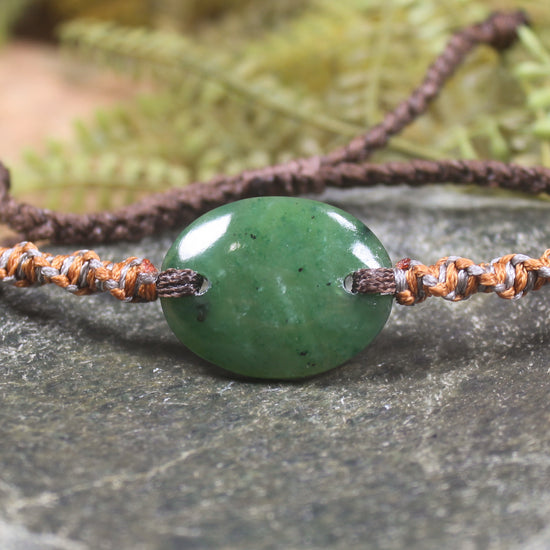 Adjustable cord bracelet with Kawakawa Pounamu