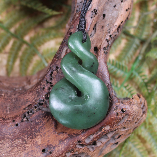 Twist or Pikorua carved from Hapopo Pounamu - NZ Greenstone