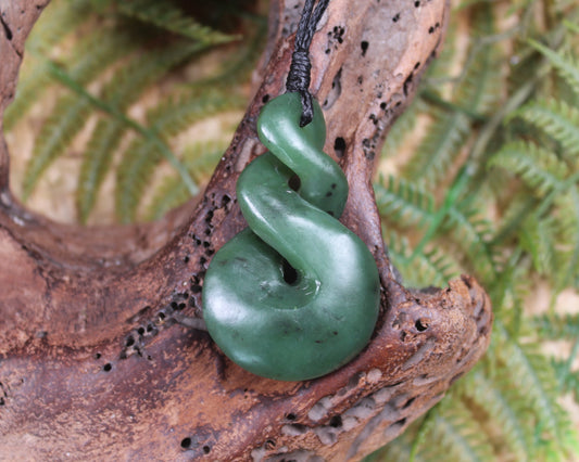 Twist or Pikorua carved from Hapopo Pounamu - NZ Greenstone