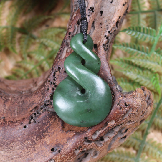 Twist or Pikorua carved from Hapopo Pounamu - NZ Greenstone