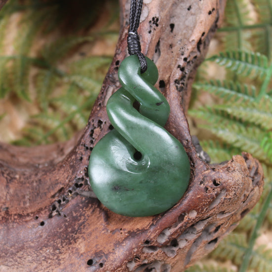 Twist or Pikorua carved from Hapopo Pounamu - NZ Greenstone