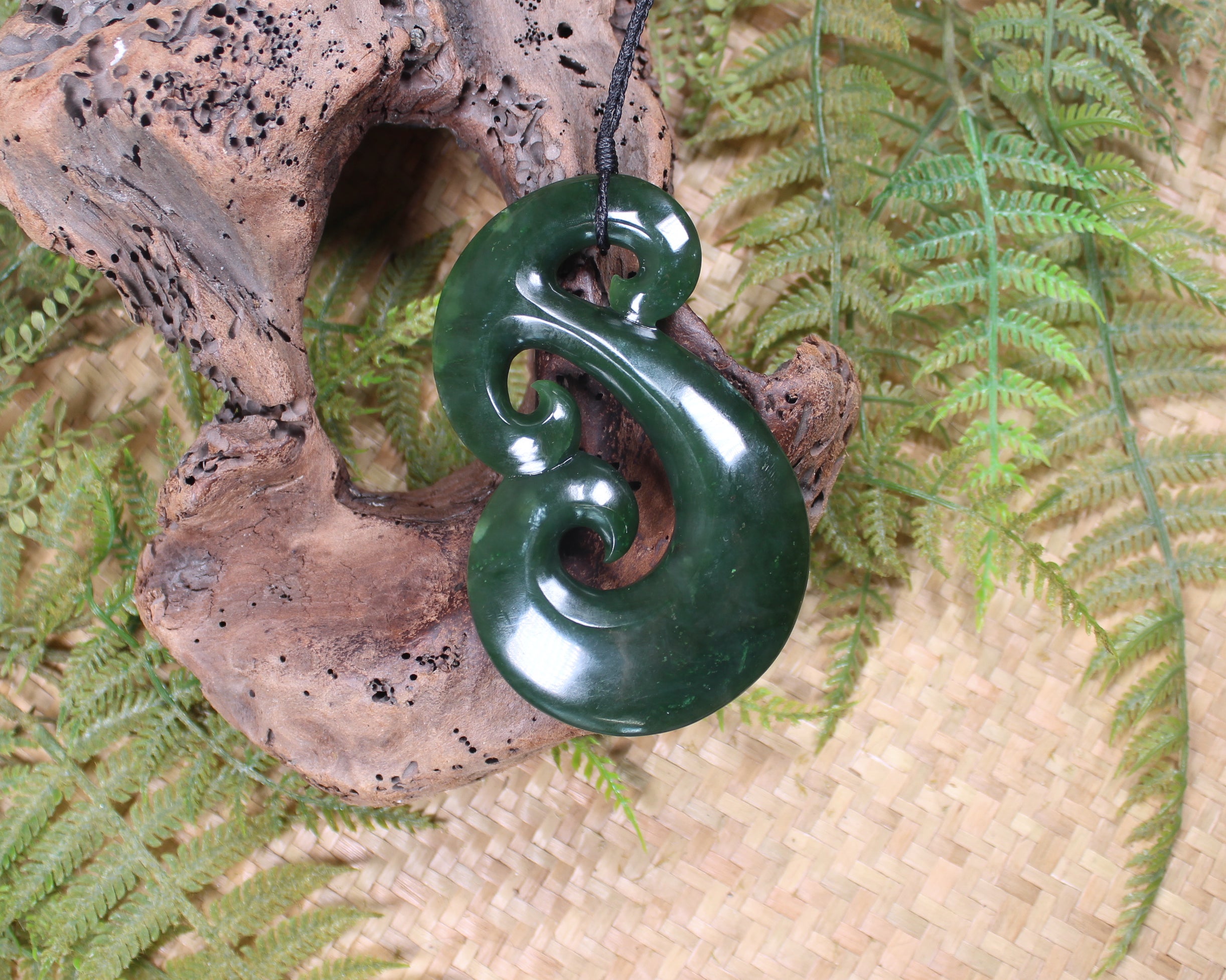 Hammerhead pendant carved from Kawakawa Pounamu - NZ Greenstone