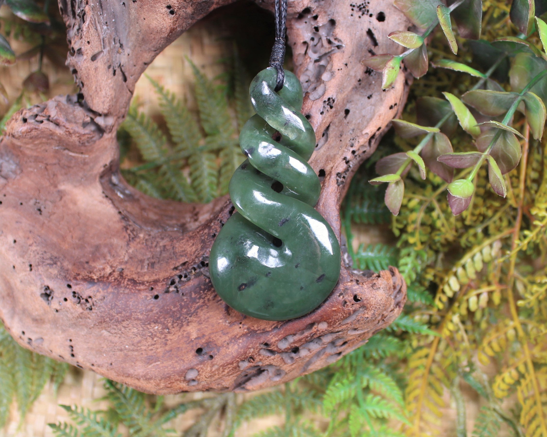 NZ Greenstone Large Twist Pendant (AC873) Rimu Pounamu – Greenstone Shop