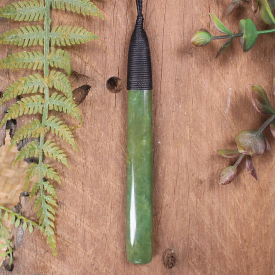 Hapopo Pounamu Toki - NZ Greenstone