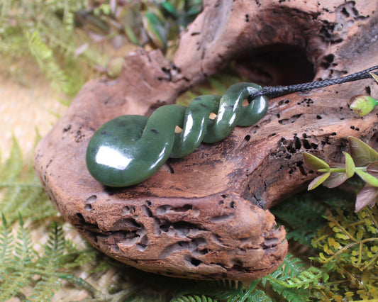 Twist or Pikorua carved from Rimu Pounamu - NZ Greenstone