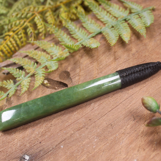 Hapopo Pounamu Toki - NZ Greenstone