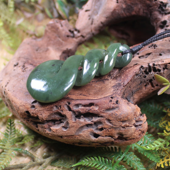 Twist or Pikorua carved from Rimu Pounamu - NZ Greenstone