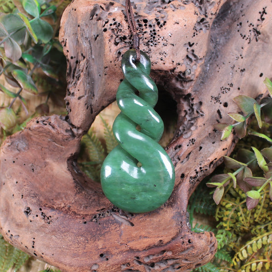 Twist or Pikorua carved from Hapopo Pounamu - NZ Greenstone