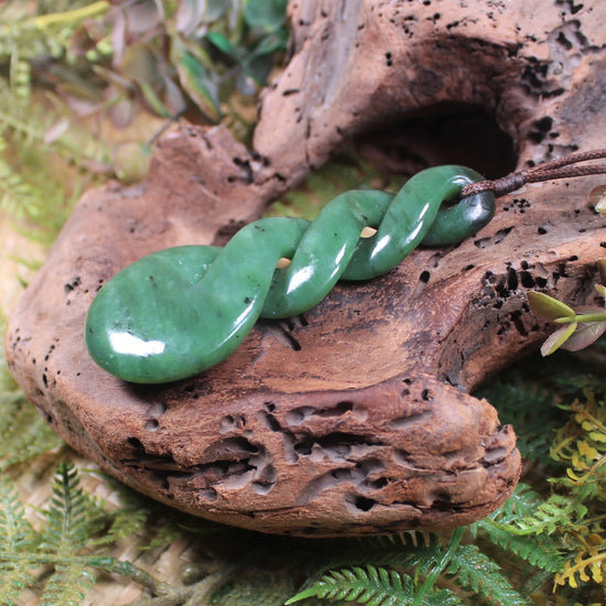 Twist or Pikorua carved from Hapopo Pounamu - NZ Greenstone