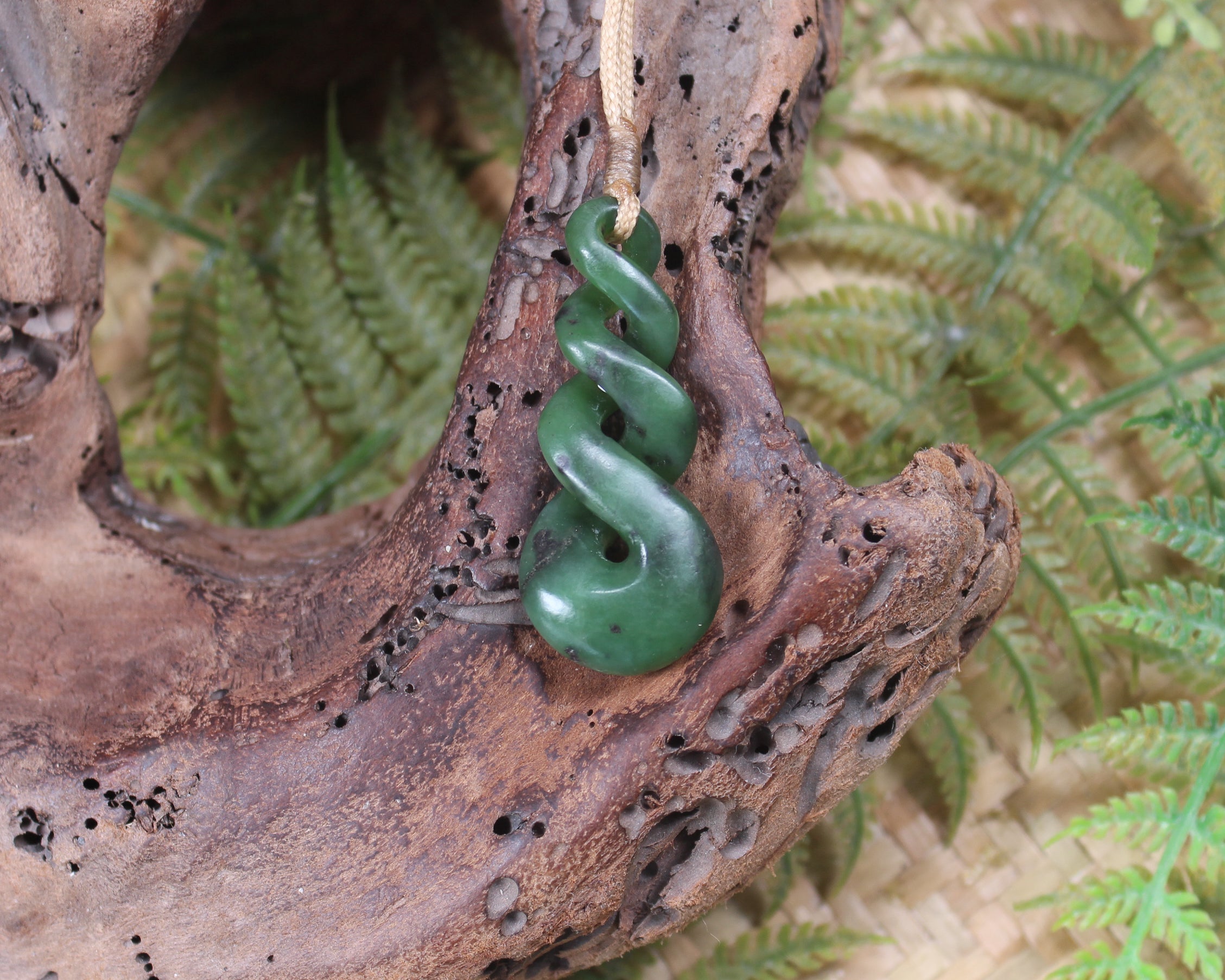 Twist or Pikorua carved from Hapopo Pounamu - NZ Greenstone