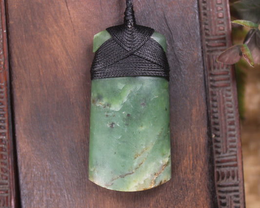 Hapopo Pounamu Toki - NZ Greenstone