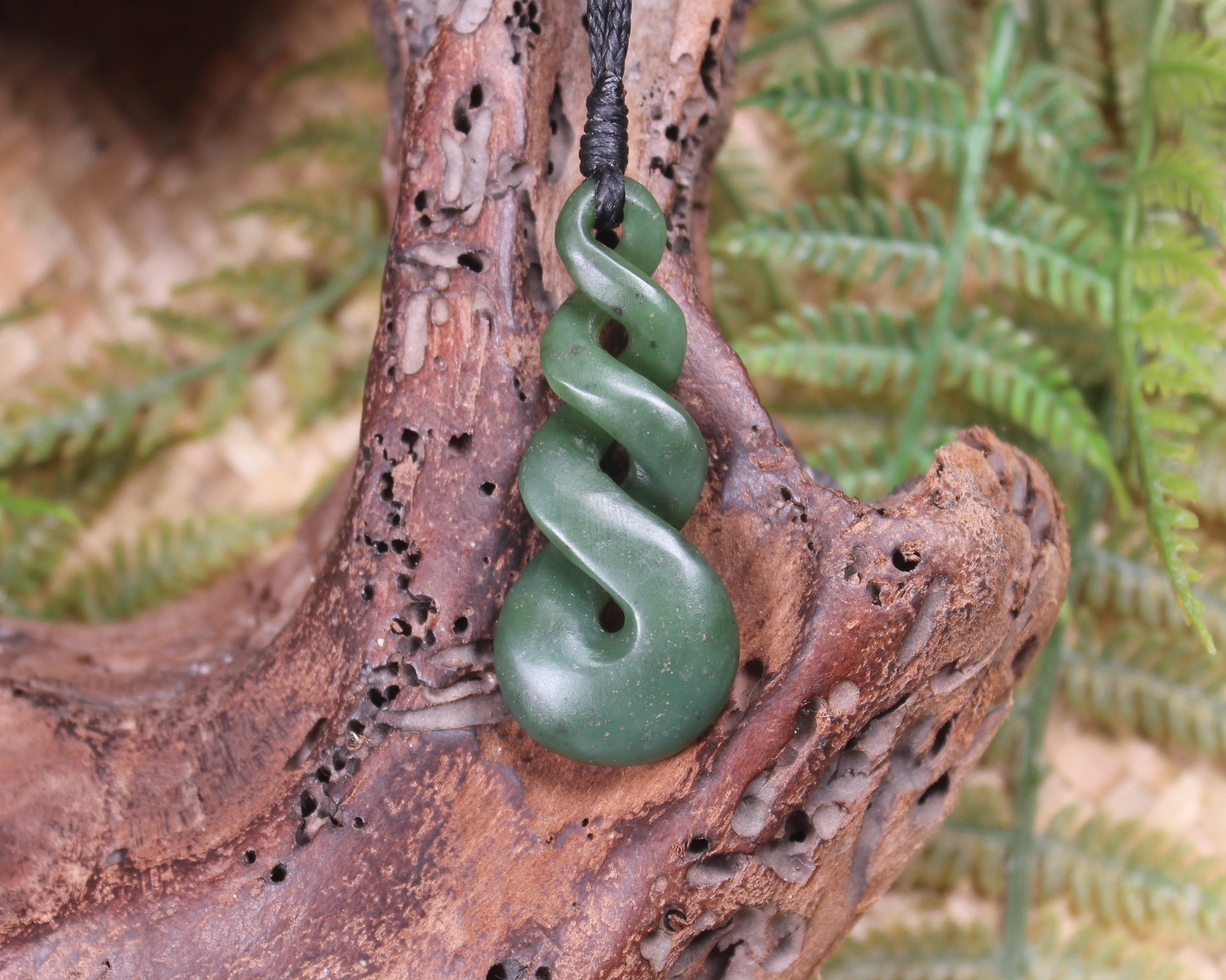 Twist or Pikorua carved from Hapopo Pounamu - NZ Greenstone