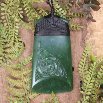 Hapopo Pounamu Toki - NZ Greenstone