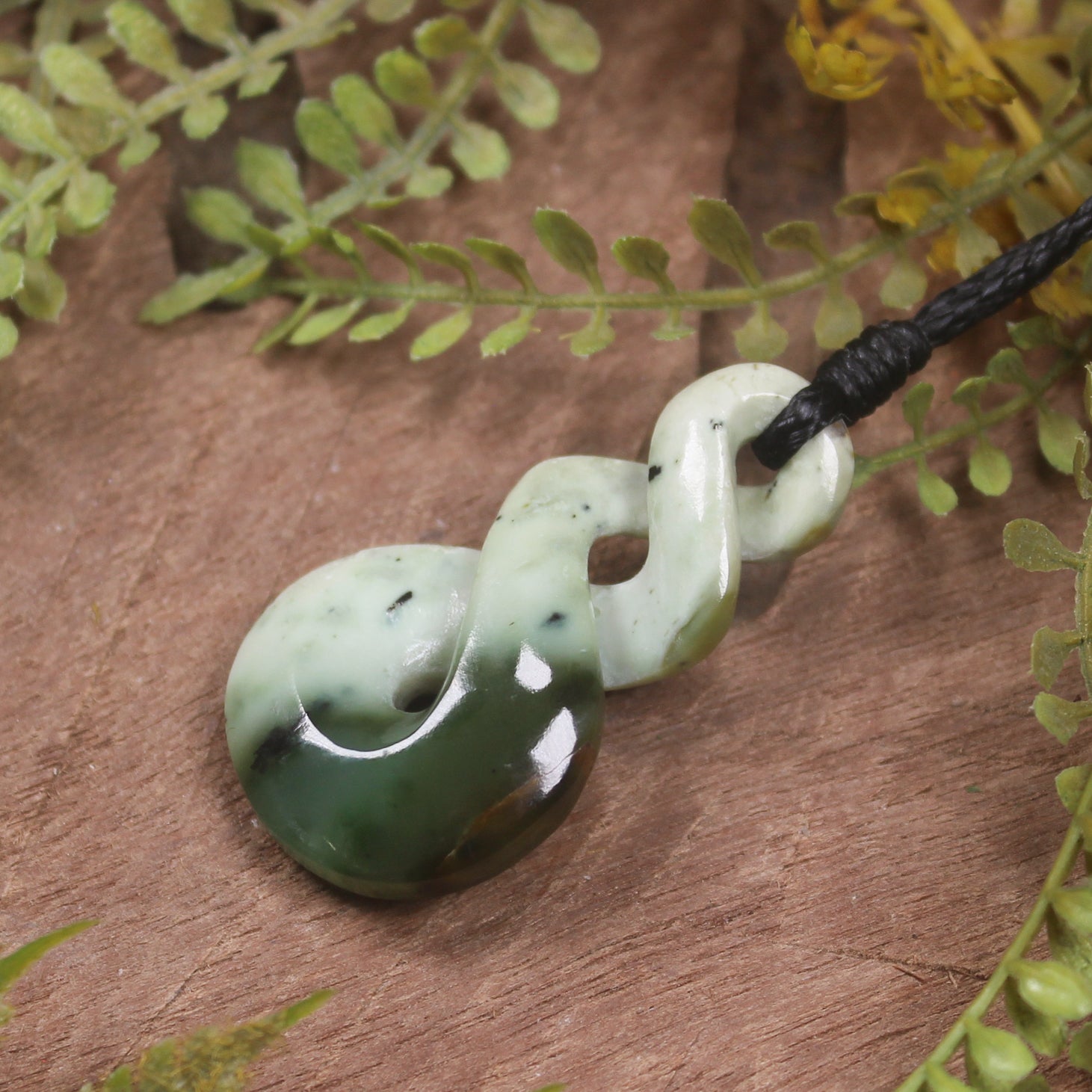 Twist or Pikorua carved from Hapopo Pounamu - NZ Greenstone