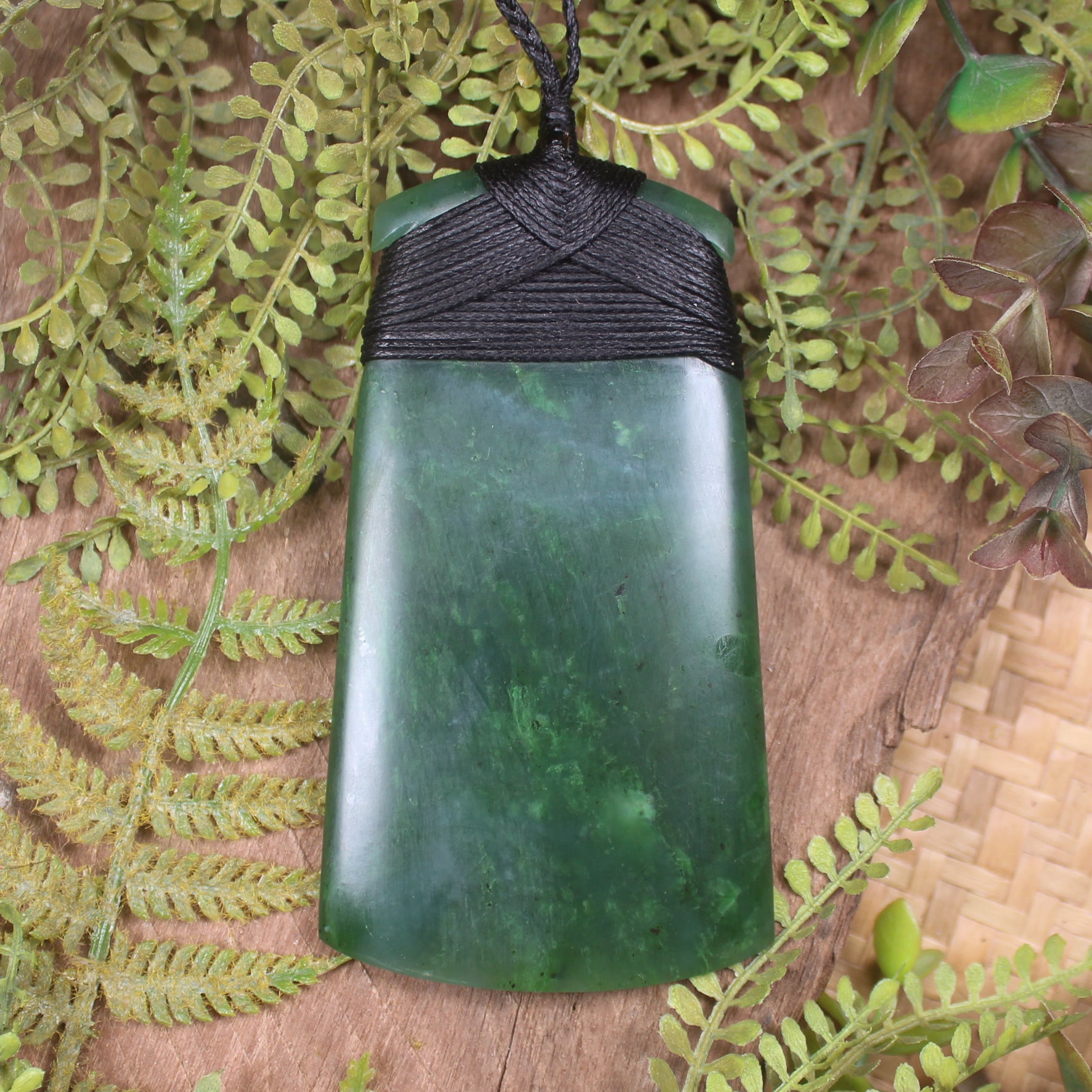 Hapopo Pounamu Toki - NZ Greenstone