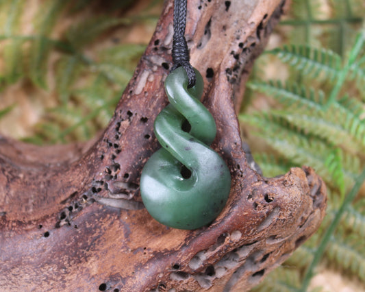 Twist or Pikorua carved from Hapopo Pounamu - NZ Greenstone