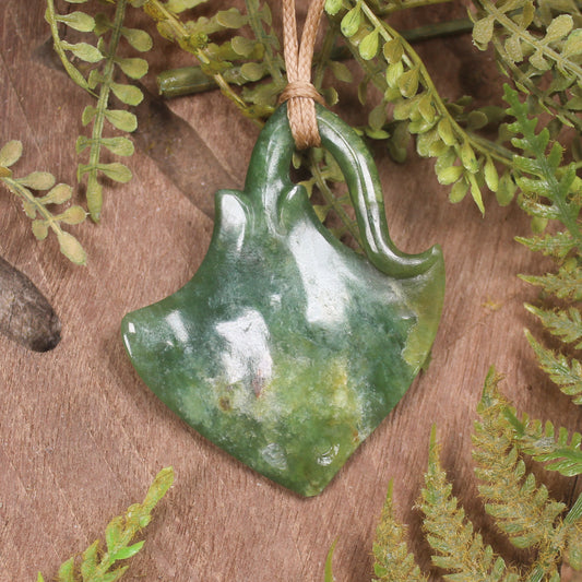 Raukaraka Pounamu Whai Pendant - NZ Greenstone
