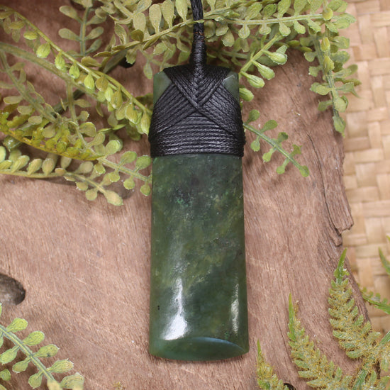Hapopo Pounamu Toki - NZ Greenstone