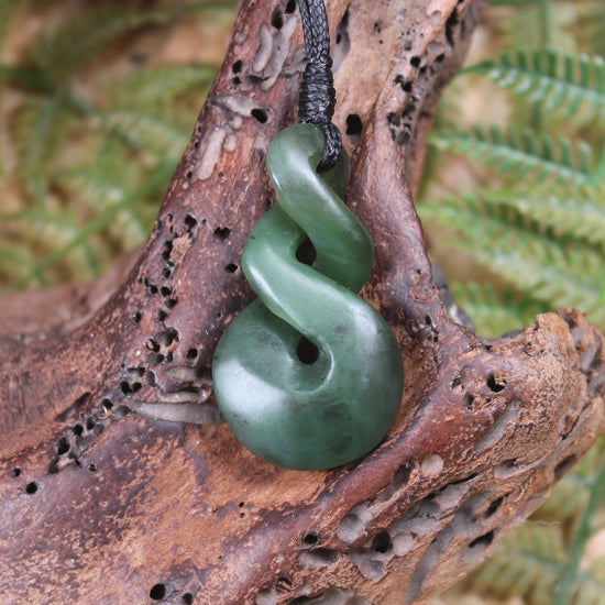 Twist or Pikorua carved from Hapopo Pounamu - NZ Greenstone