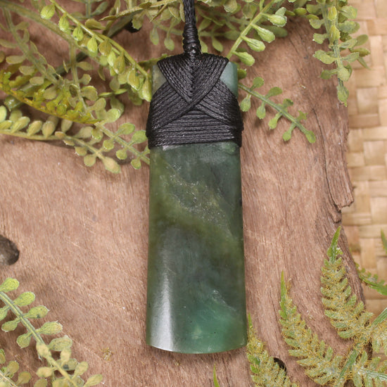 Hapopo Pounamu Toki - NZ Greenstone