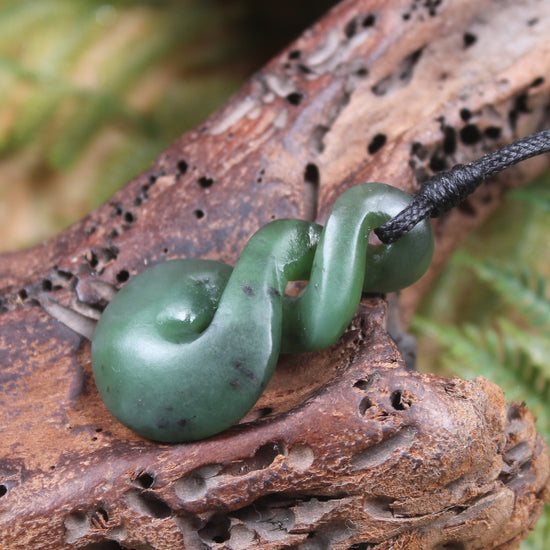 Twist or Pikorua carved from Hapopo Pounamu - NZ Greenstone