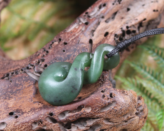 Twist or Pikorua carved from Hapopo Pounamu - NZ Greenstone