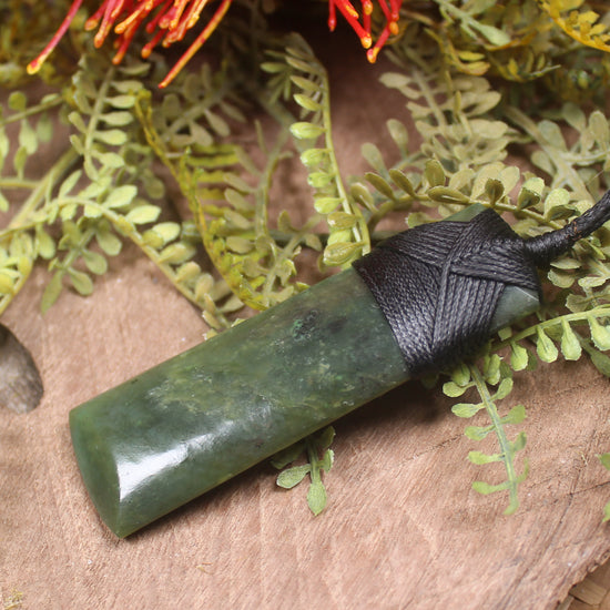 Hapopo Pounamu Toki - NZ Greenstone