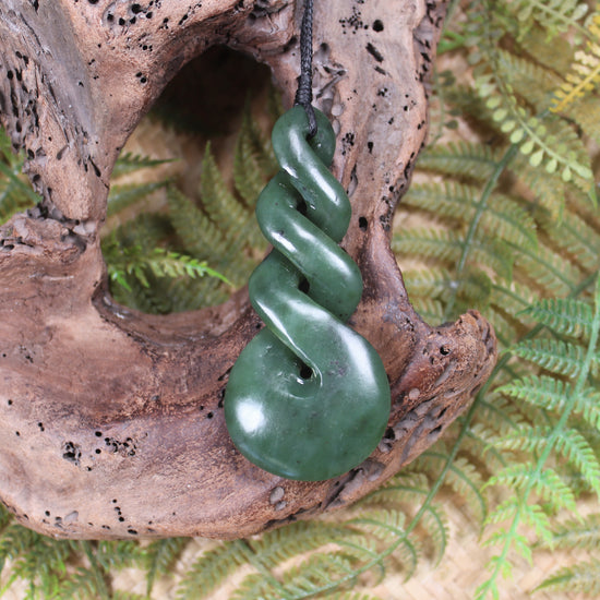 Twist or Pikorua carved from Hapopo Pounamu - NZ Greenstone