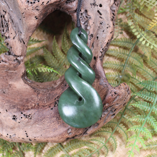 Twist or Pikorua carved from Hapopo Pounamu - NZ Greenstone
