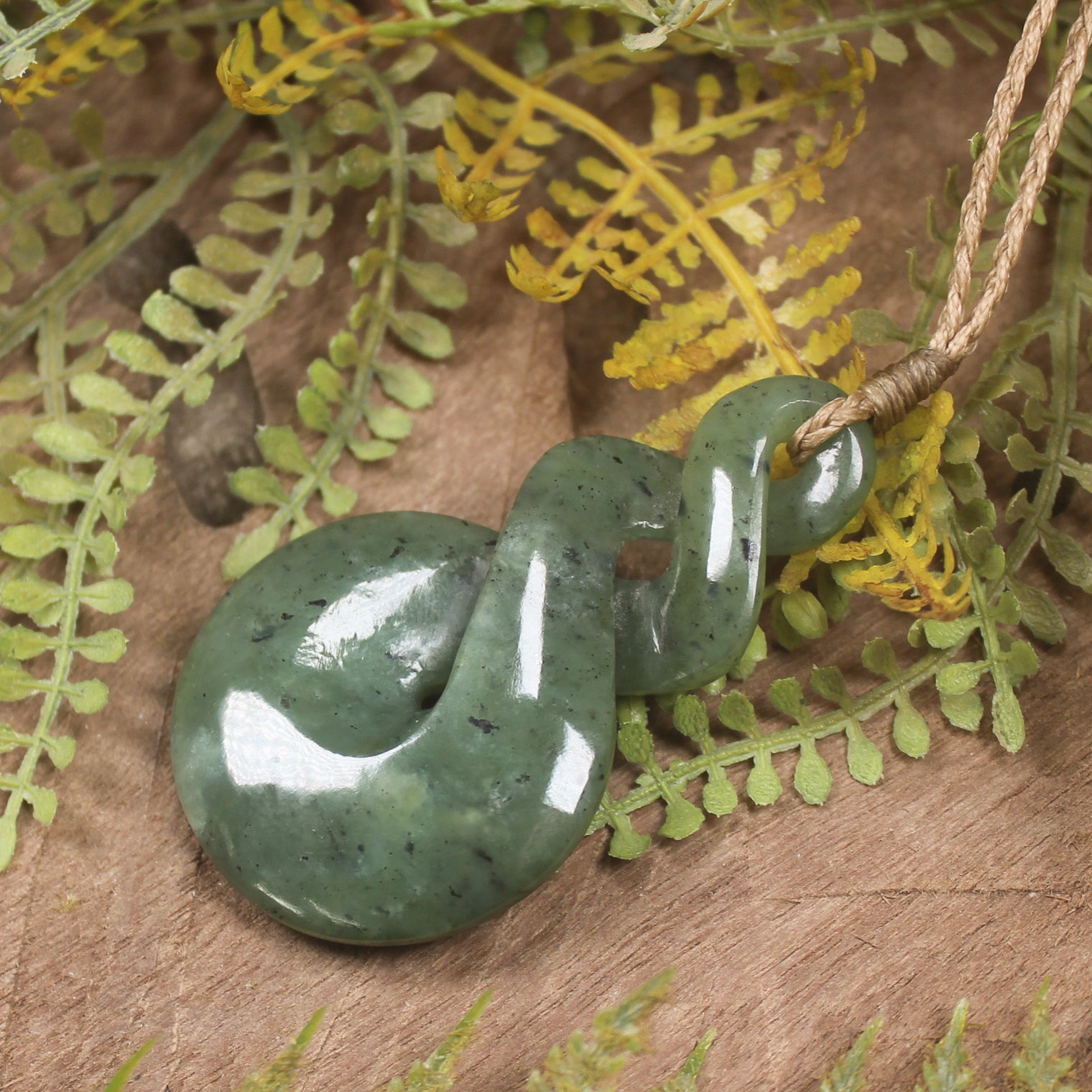 Twist or Pikorua carved from Hapopo Pounamu - NZ Greenstone