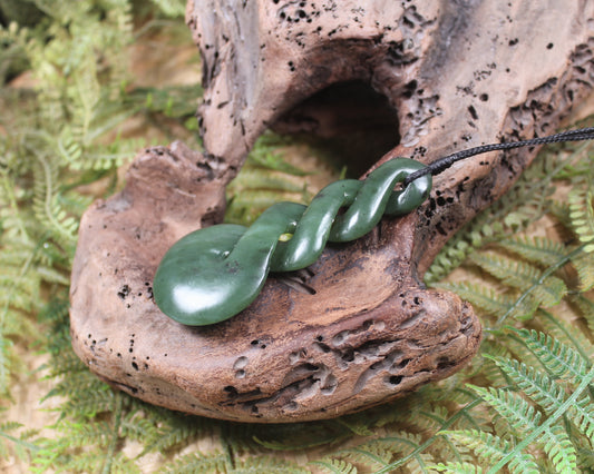 Twist or Pikorua carved from Hapopo Pounamu - NZ Greenstone