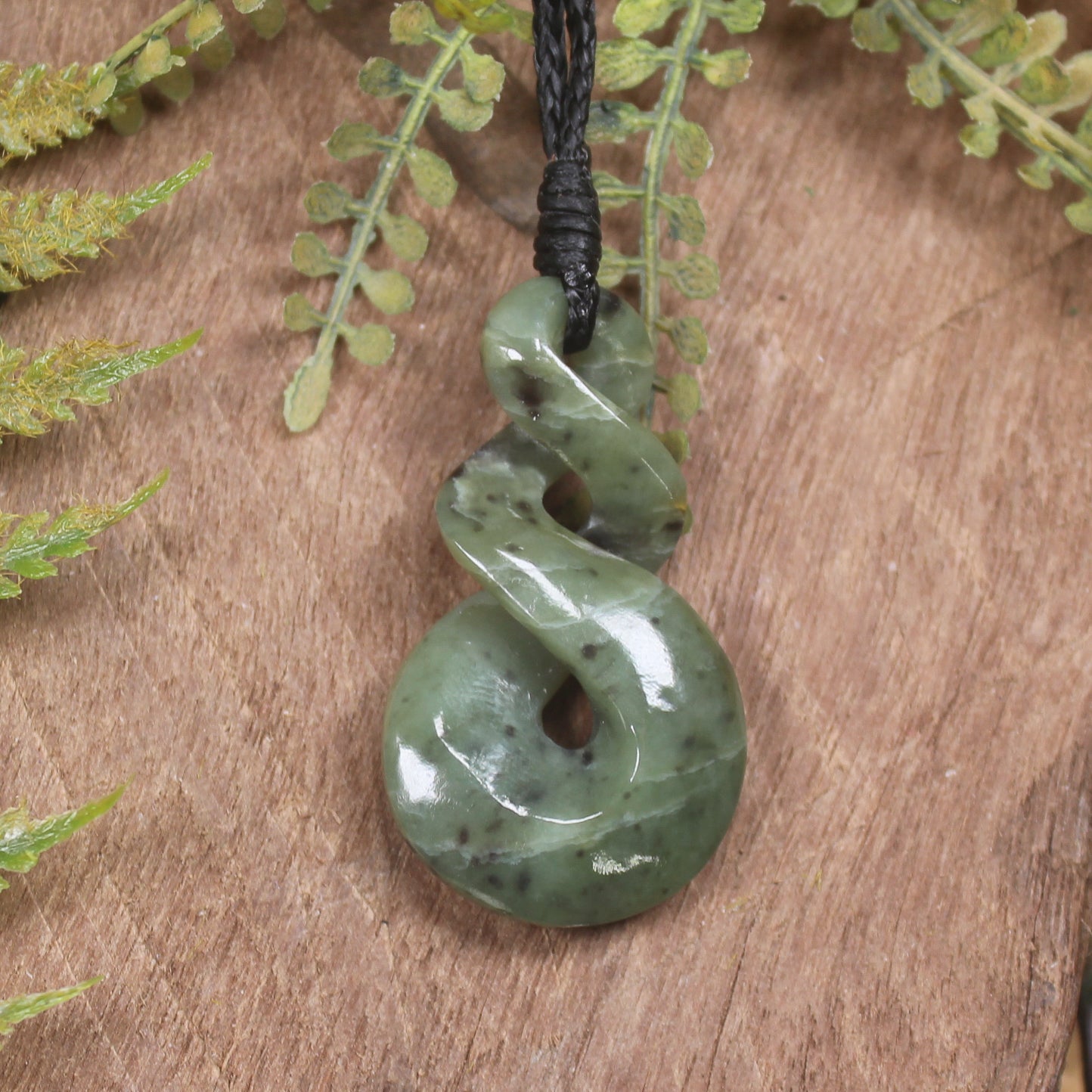 Twist or Pikorua carved from Hapopo Pounamu - NZ Greenstone