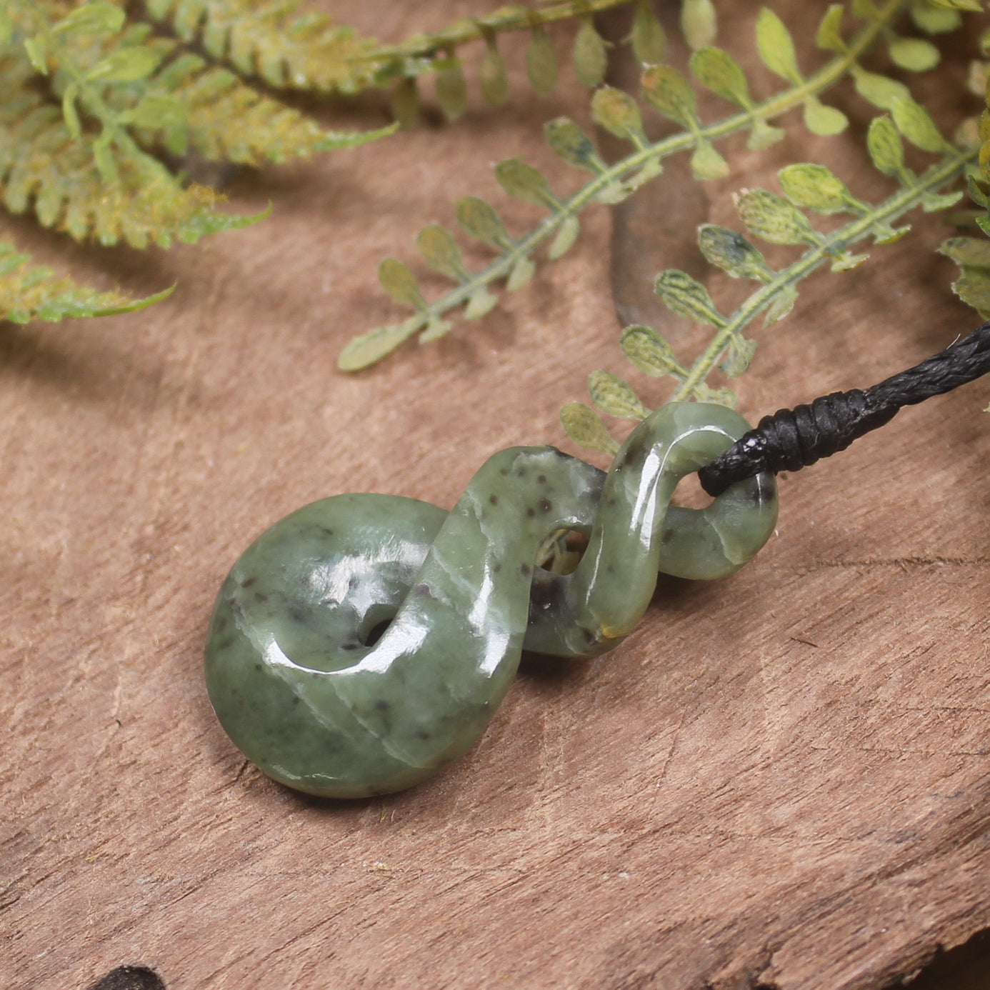 Twist or Pikorua carved from Hapopo Pounamu - NZ Greenstone