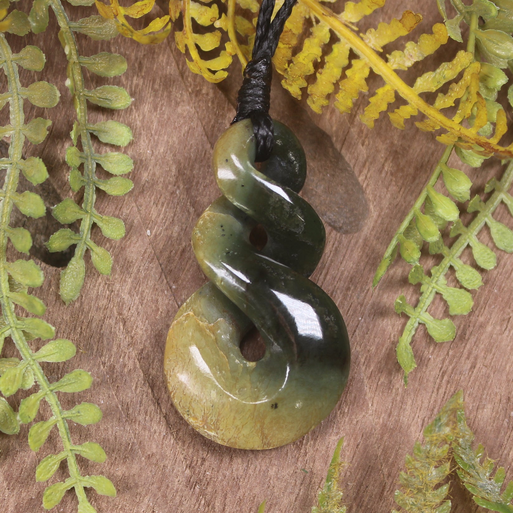 Twist or Pikorua carved from Flower Jade Pounamu - NZ Greenstone