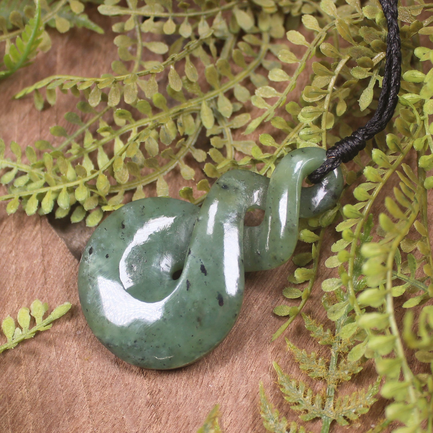 Twist or Pikorua carved from Hapopo Pounamu - NZ Greenstone