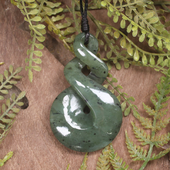 Twist or Pikorua carved from Hapopo Pounamu - NZ Greenstone