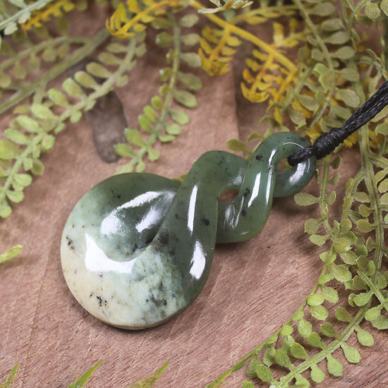 Twist or Pikorua carved from Hapopo Pounamu - NZ Greenstone