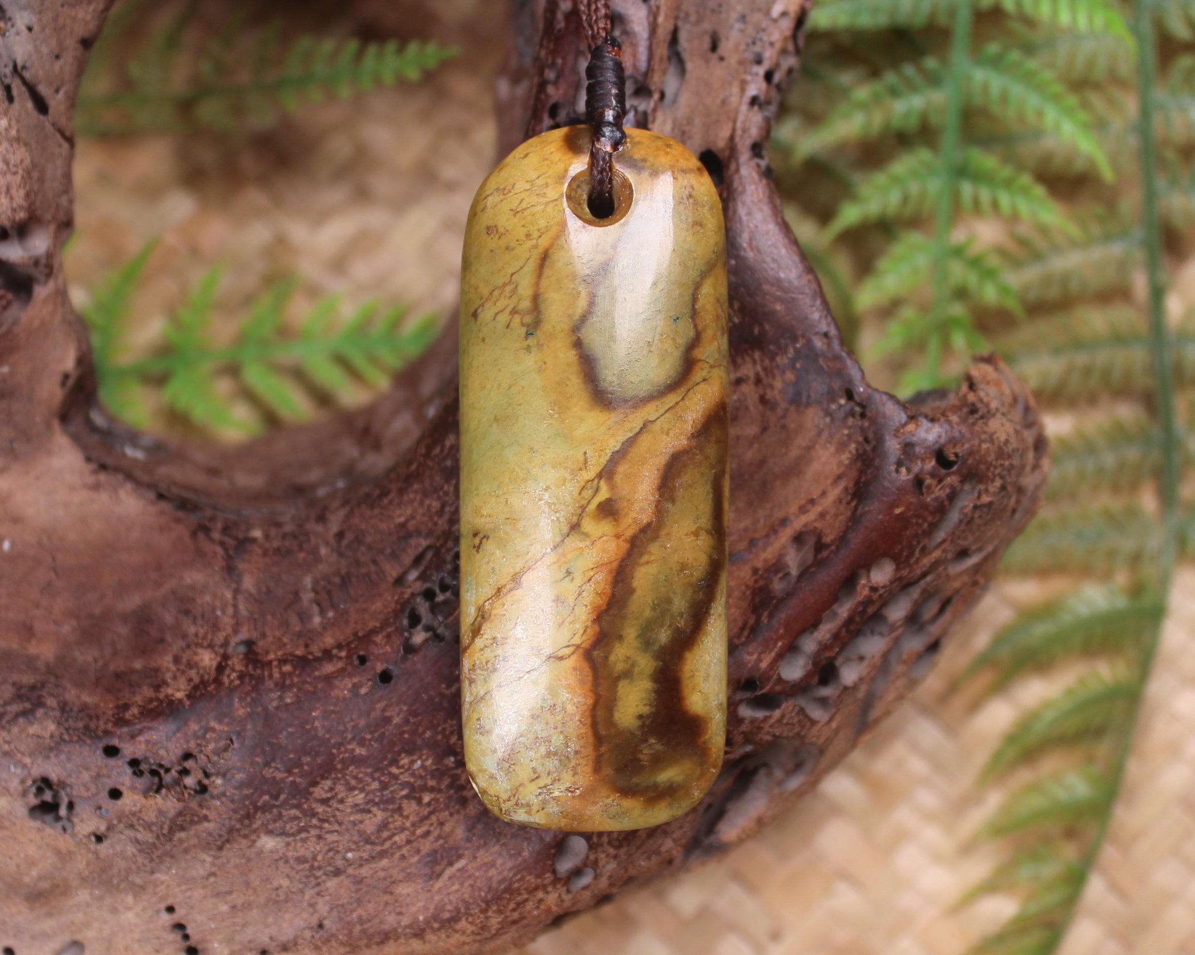 Toki or Adze Pendant carved from Flower Jade Pounamu - NZ Greenstone