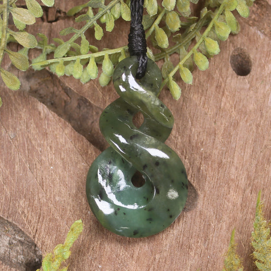 Twist or Pikorua carved from Hapopo Pounamu - NZ Greenstone