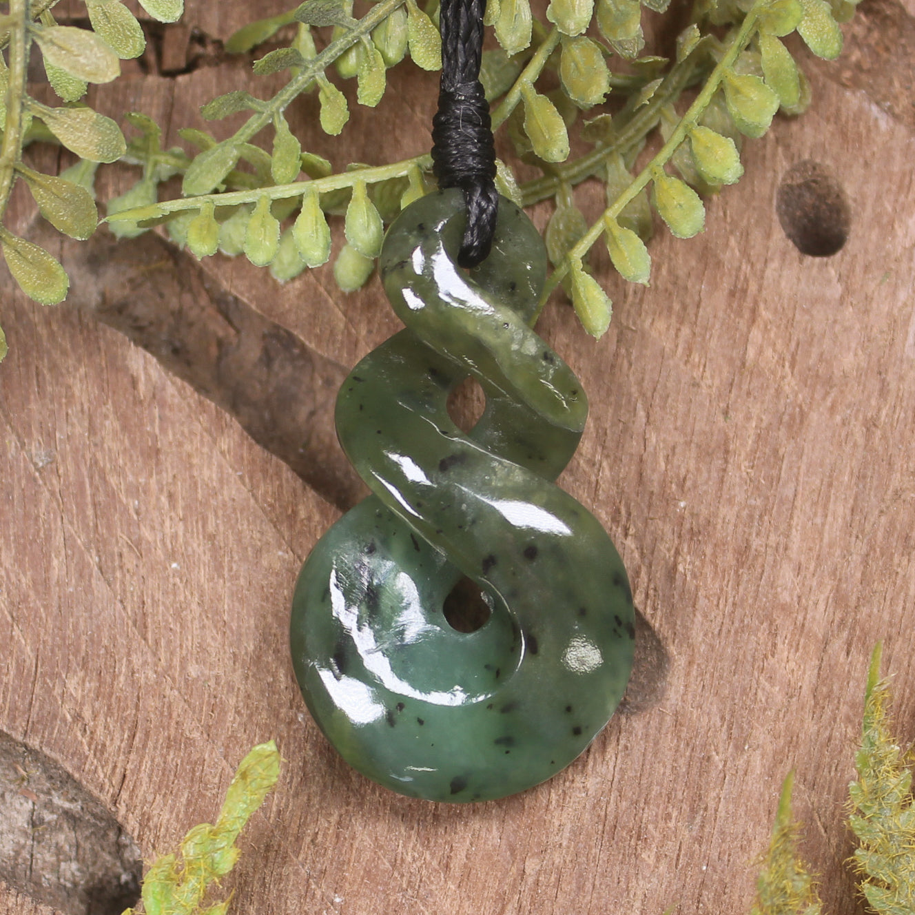 Twist or Pikorua carved from Hapopo Pounamu - NZ Greenstone