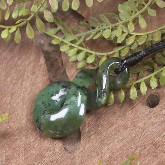 Twist or Pikorua carved from Hapopo Pounamu - NZ Greenstone