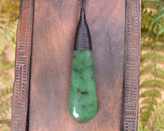 Roimata Teardrop carved from Hapopo Pounamu - NZ Greenstone