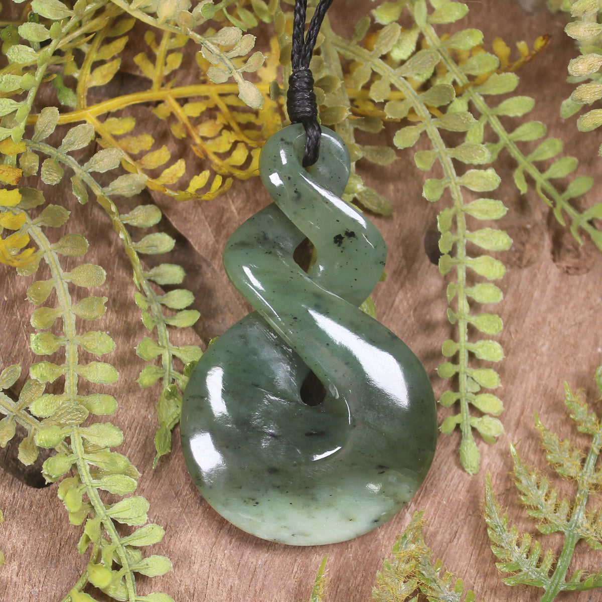 Twist or Pikorua carved from Hapopo Pounamu - NZ Greenstone