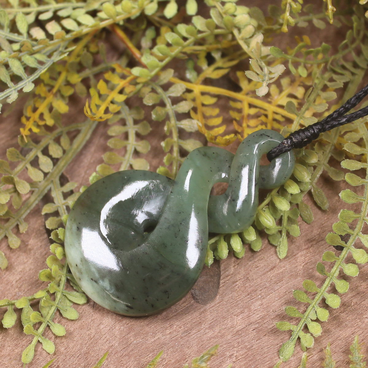 Twist or Pikorua carved from Hapopo Pounamu - NZ Greenstone